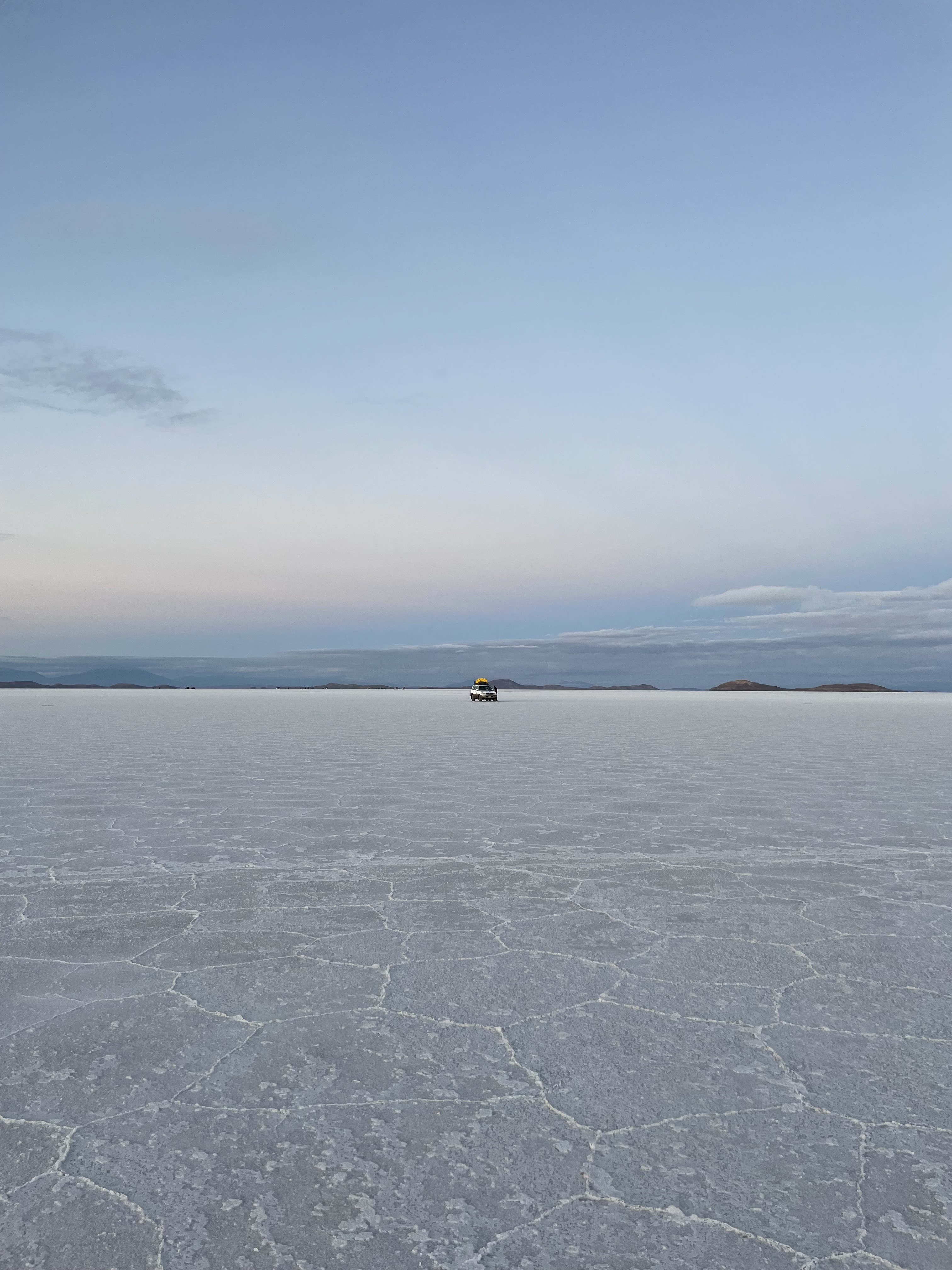 4x4 au milieu du Salar d'Uyuni en Bolivie